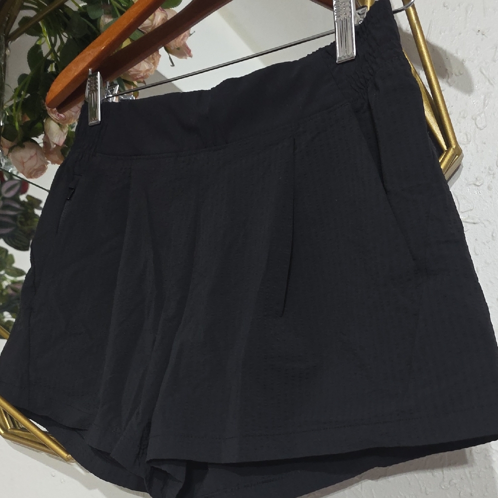 Athleta Black Athletic Pull-On Shorts SIZE 4